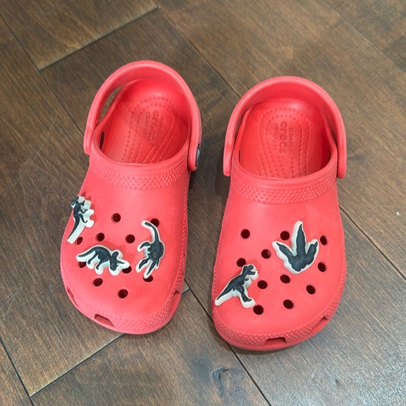 Red Crocs Jurassic Jibbitz 11c - Picture 2 of 9